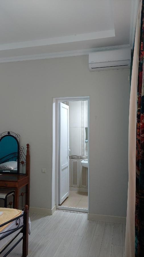 Hotel Dika Kutaiszi Kültér fotó