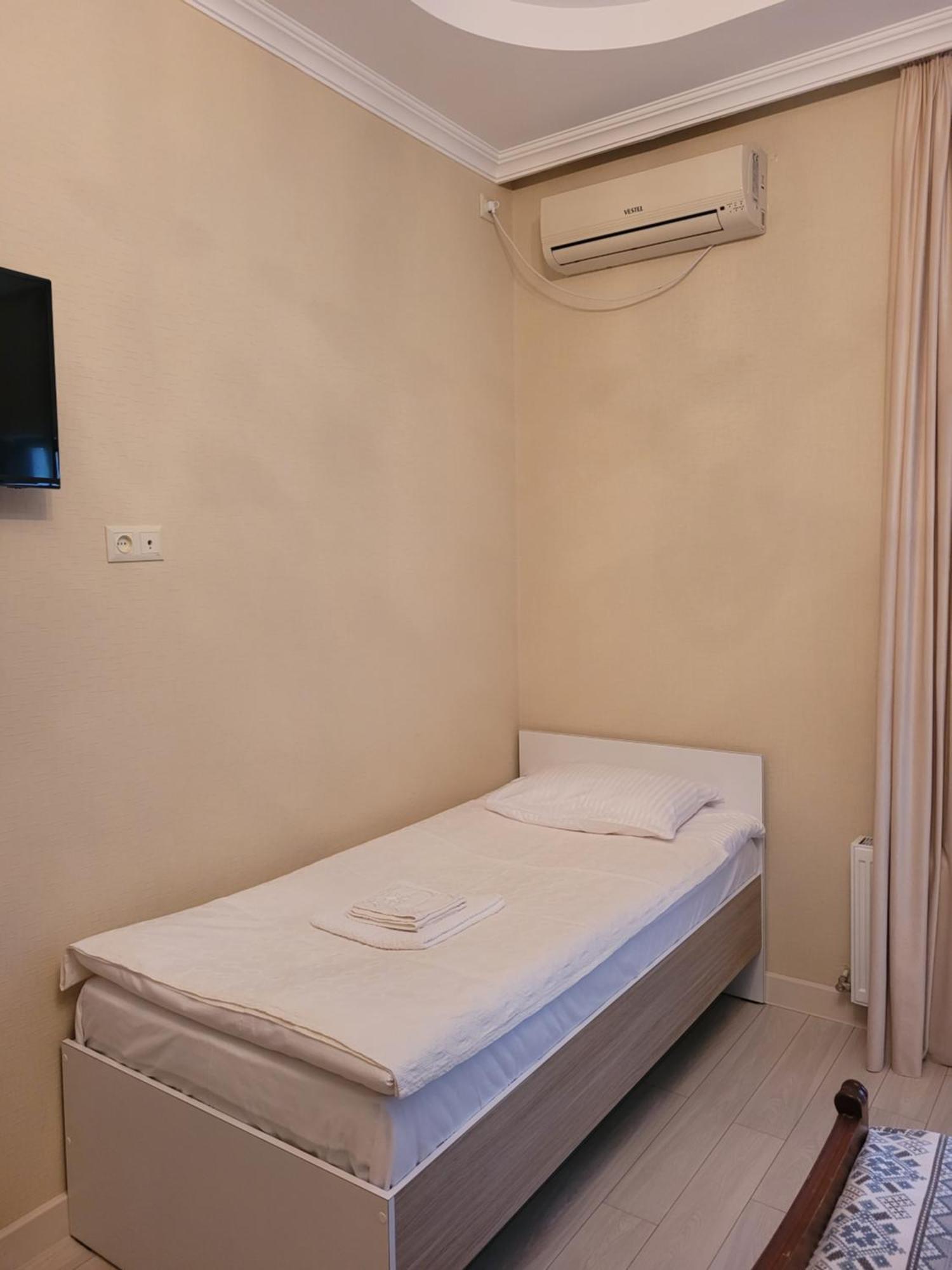 Hotel Dika Kutaiszi Szoba fotó