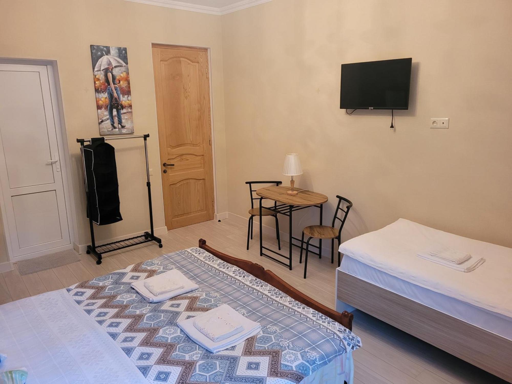 Hotel Dika Kutaiszi Szoba fotó